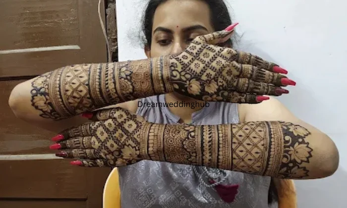 Gitika Mehndi Artist